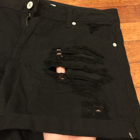 Black ripped shorts - Picture 4 of 4